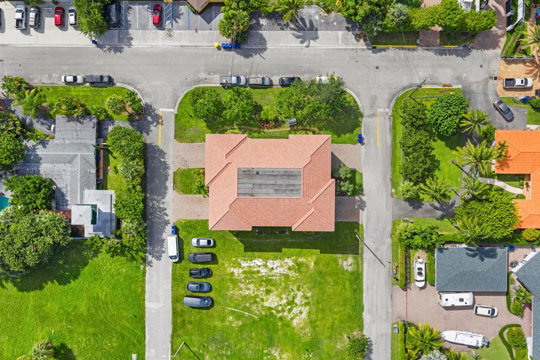 For Sale: $4,000,000 (3 beds, 3 baths, 9828 Square Feet)