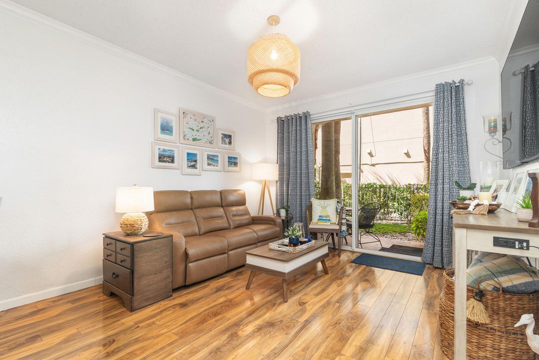 待售: $289,000 (1 贝兹, 1 浴室, 778 平方英尺)