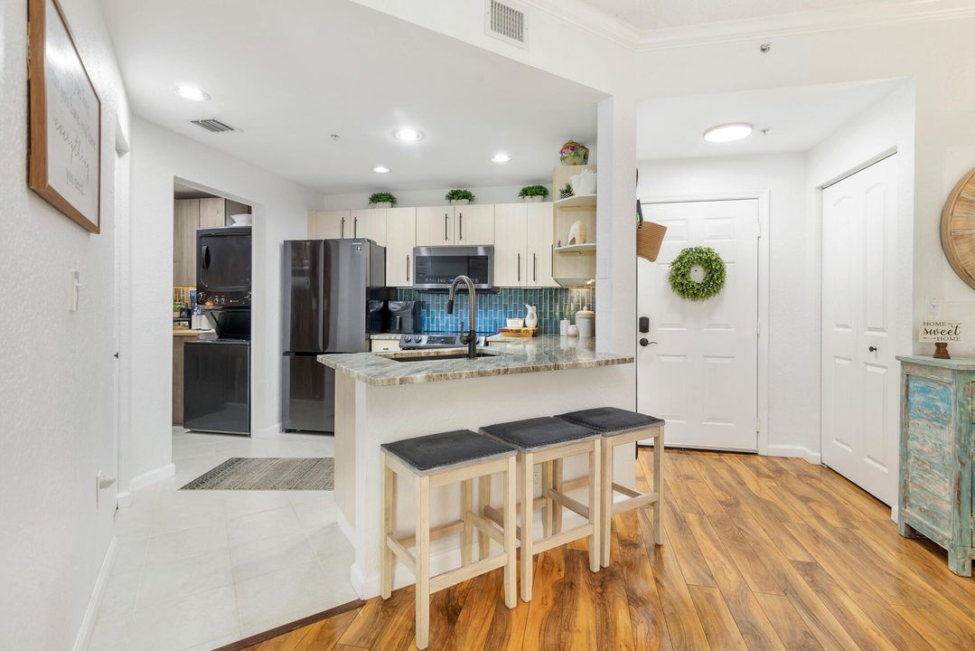 待售: $289,000 (1 贝兹, 1 浴室, 778 平方英尺)