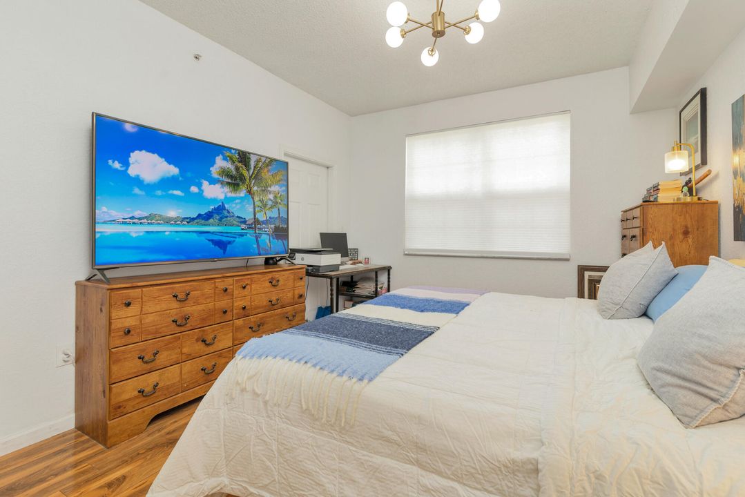 待售: $289,000 (1 贝兹, 1 浴室, 778 平方英尺)