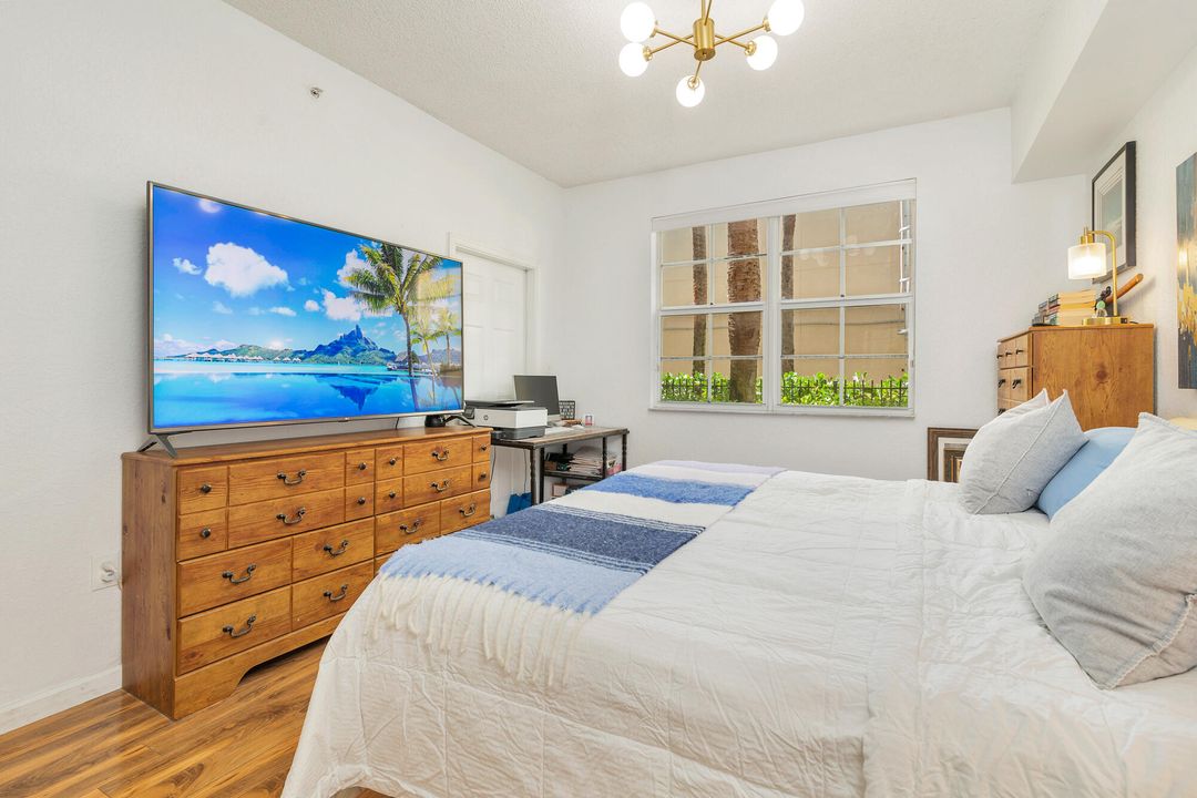 待售: $289,000 (1 贝兹, 1 浴室, 778 平方英尺)