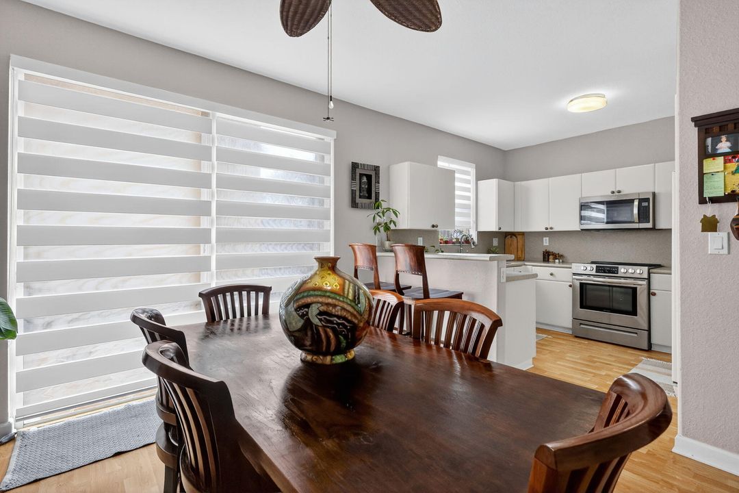 待售: $580,000 (4 贝兹, 3 浴室, 1985 平方英尺)