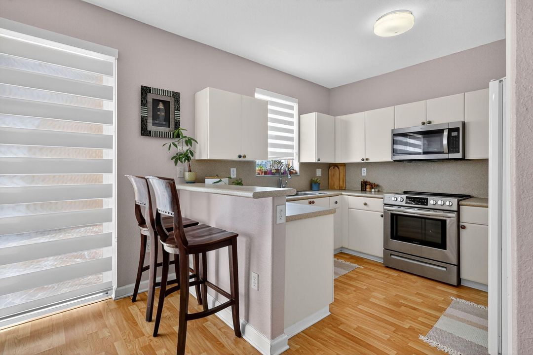 待售: $580,000 (4 贝兹, 3 浴室, 1985 平方英尺)