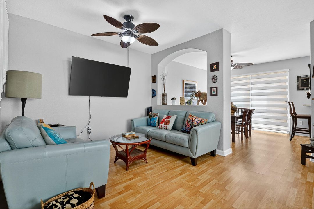 待售: $580,000 (4 贝兹, 3 浴室, 1985 平方英尺)