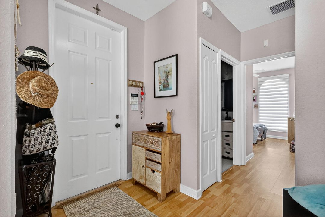 待售: $580,000 (4 贝兹, 3 浴室, 1985 平方英尺)