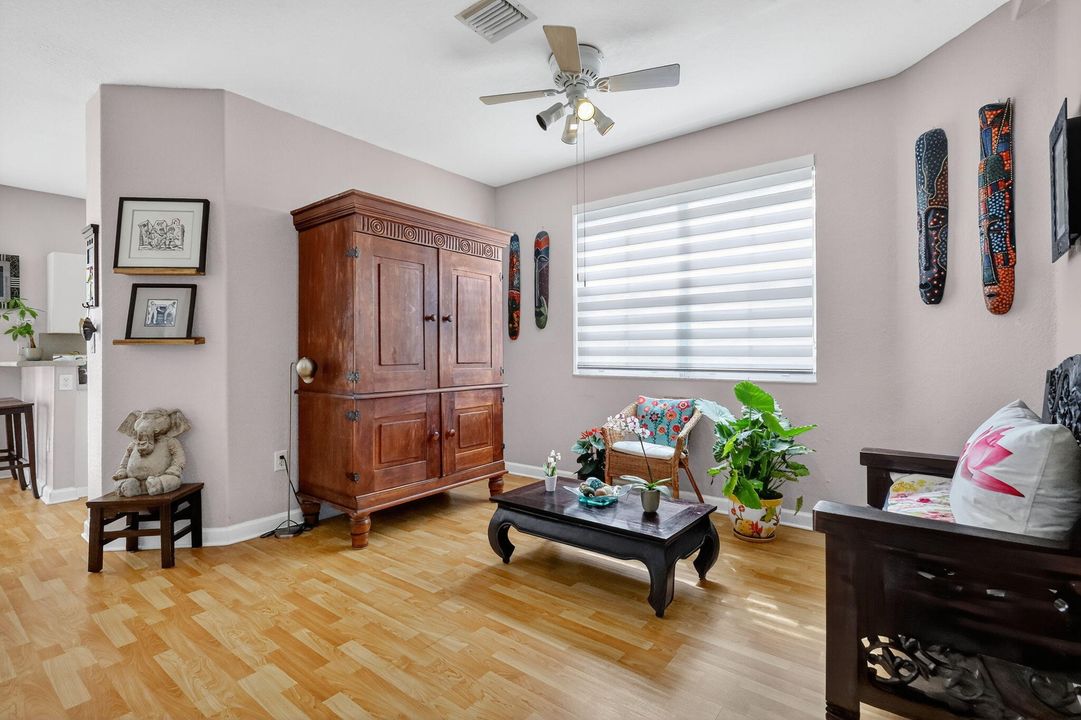 待售: $580,000 (4 贝兹, 3 浴室, 1985 平方英尺)