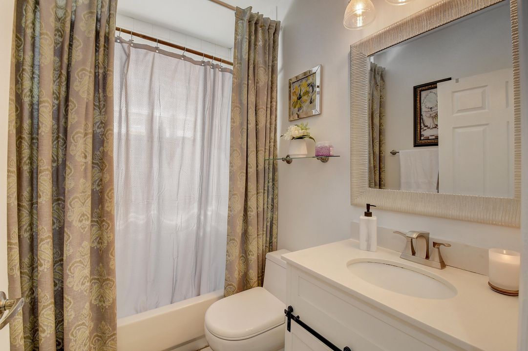 Под контрактом: $419,900 (3 спален, 2 ванн, 1720 Квадратных фут)