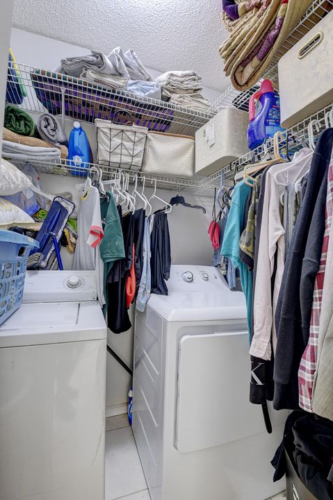 Под контрактом: $419,900 (3 спален, 2 ванн, 1720 Квадратных фут)