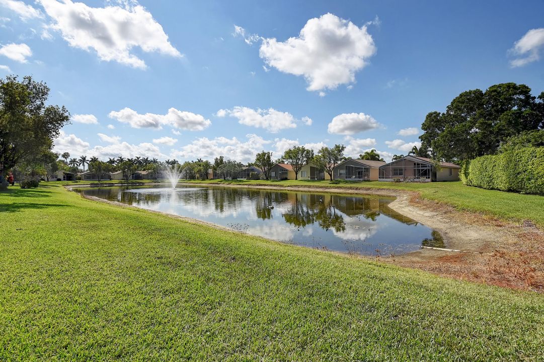 Под контрактом: $419,900 (3 спален, 2 ванн, 1720 Квадратных фут)