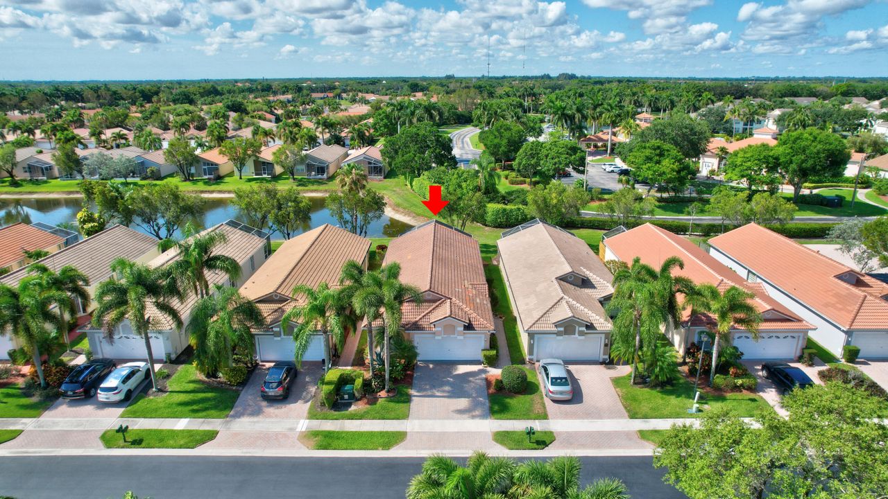 Под контрактом: $419,900 (3 спален, 2 ванн, 1720 Квадратных фут)