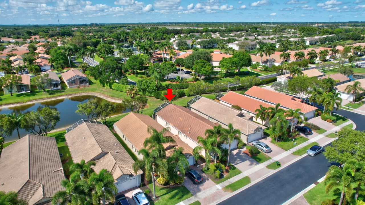 Под контрактом: $419,900 (3 спален, 2 ванн, 1720 Квадратных фут)