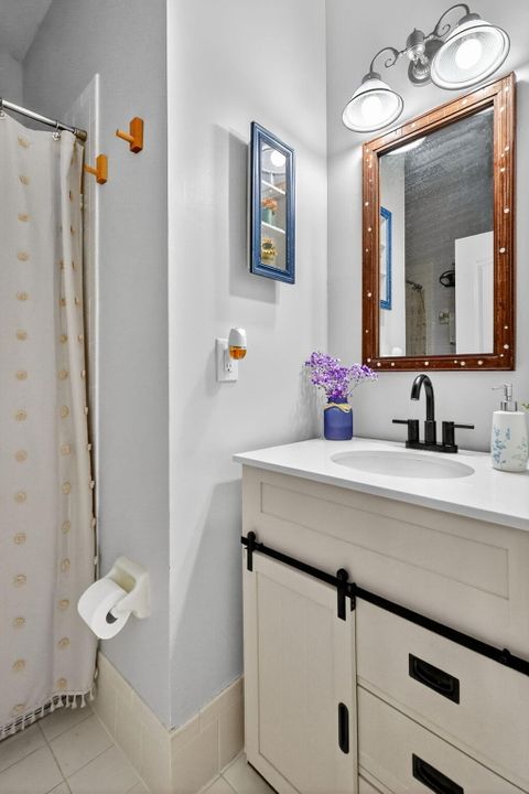 待售: $580,000 (4 贝兹, 3 浴室, 1985 平方英尺)