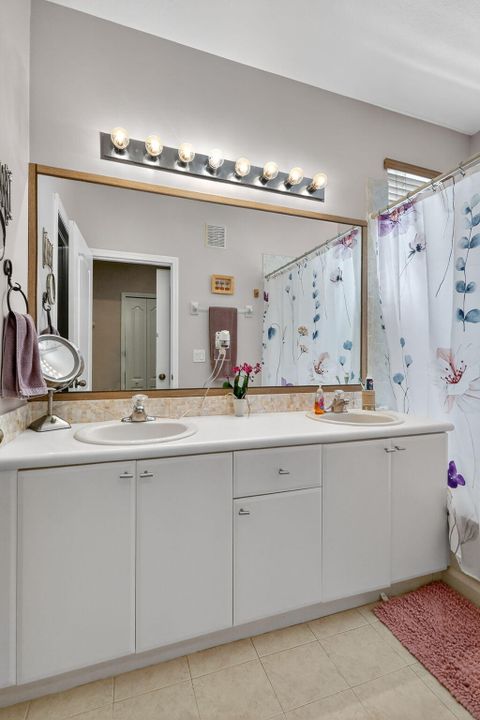 待售: $580,000 (4 贝兹, 3 浴室, 1985 平方英尺)