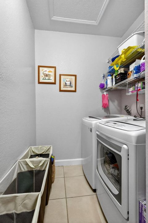 待售: $580,000 (4 贝兹, 3 浴室, 1985 平方英尺)