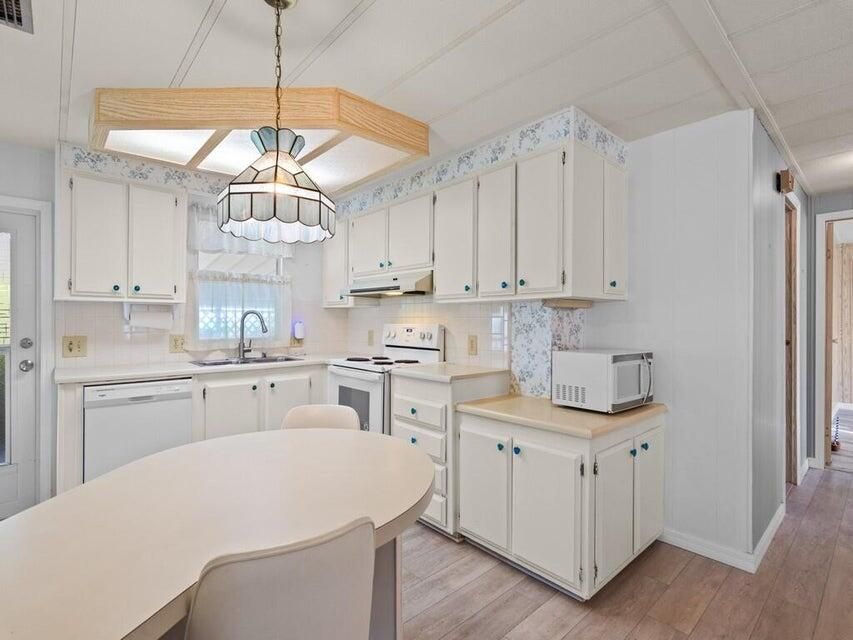 For Sale: $69,999 (2 beds, 2 baths, 1152 Square Feet)