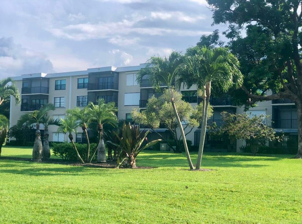 合同活跃: $2,600 (2 贝兹, 2 浴室, 1520 平方英尺)