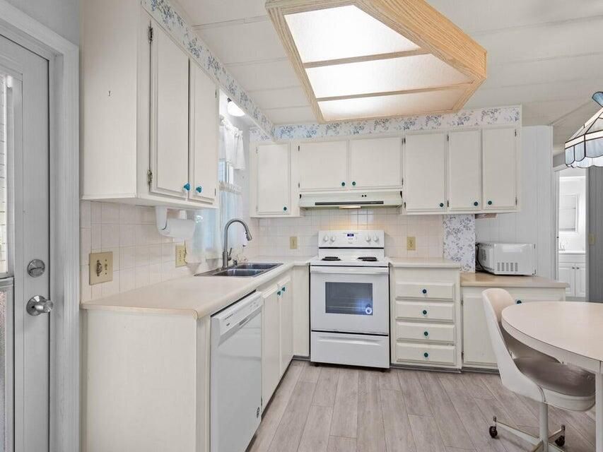 For Sale: $69,999 (2 beds, 2 baths, 1152 Square Feet)