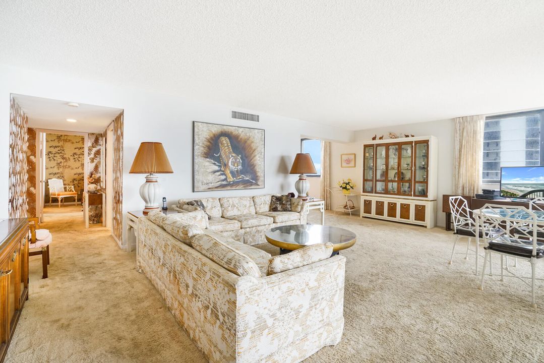 合同活跃: $5,000 (2 贝兹, 2 浴室, 1586 平方英尺)