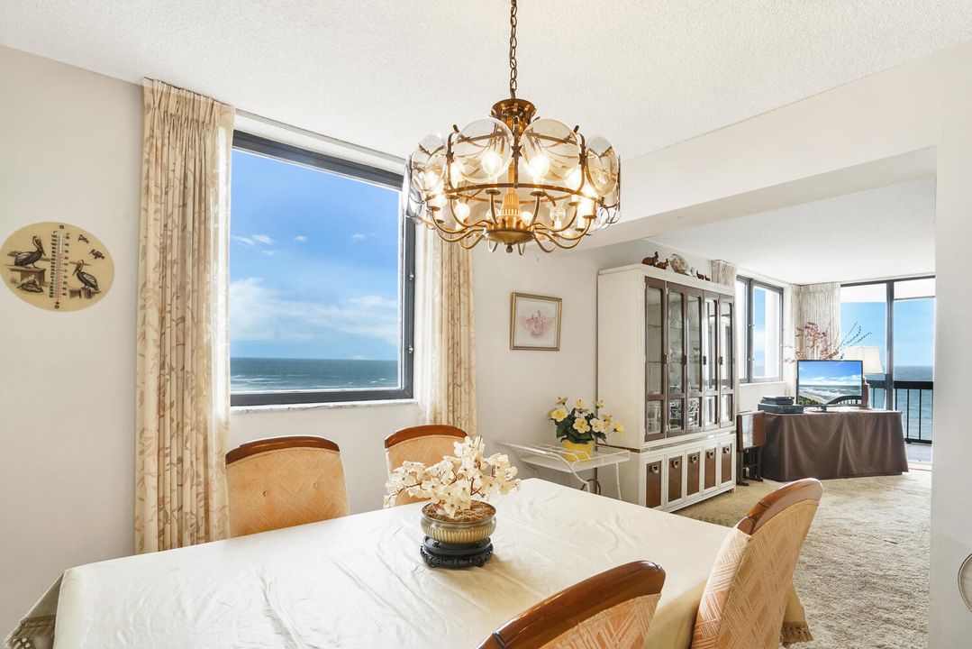 合同活跃: $5,000 (2 贝兹, 2 浴室, 1586 平方英尺)