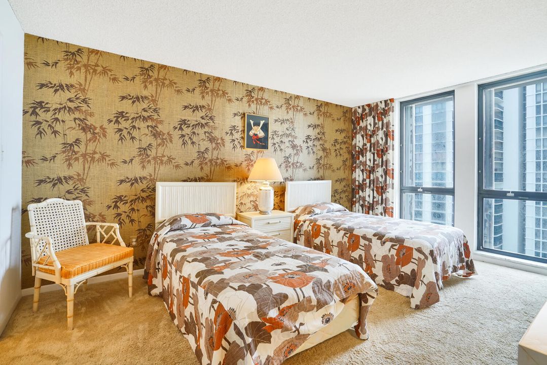 合同活跃: $5,000 (2 贝兹, 2 浴室, 1586 平方英尺)