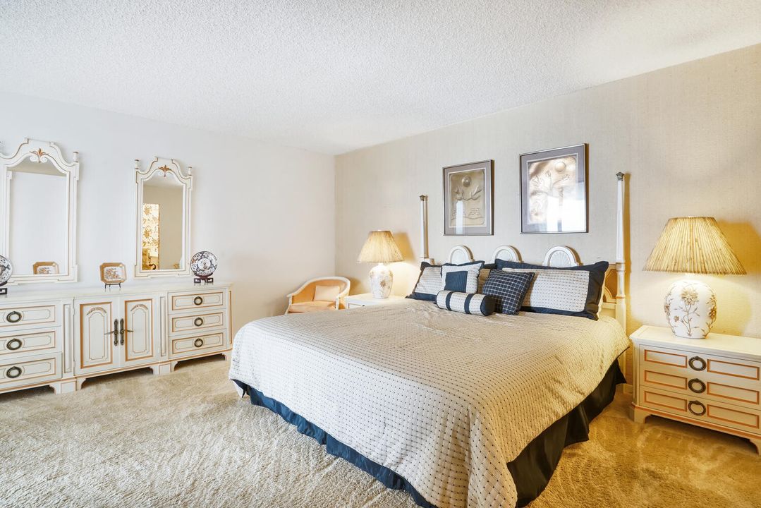 合同活跃: $5,000 (2 贝兹, 2 浴室, 1586 平方英尺)