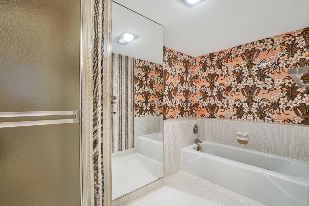 合同活跃: $5,000 (2 贝兹, 2 浴室, 1586 平方英尺)