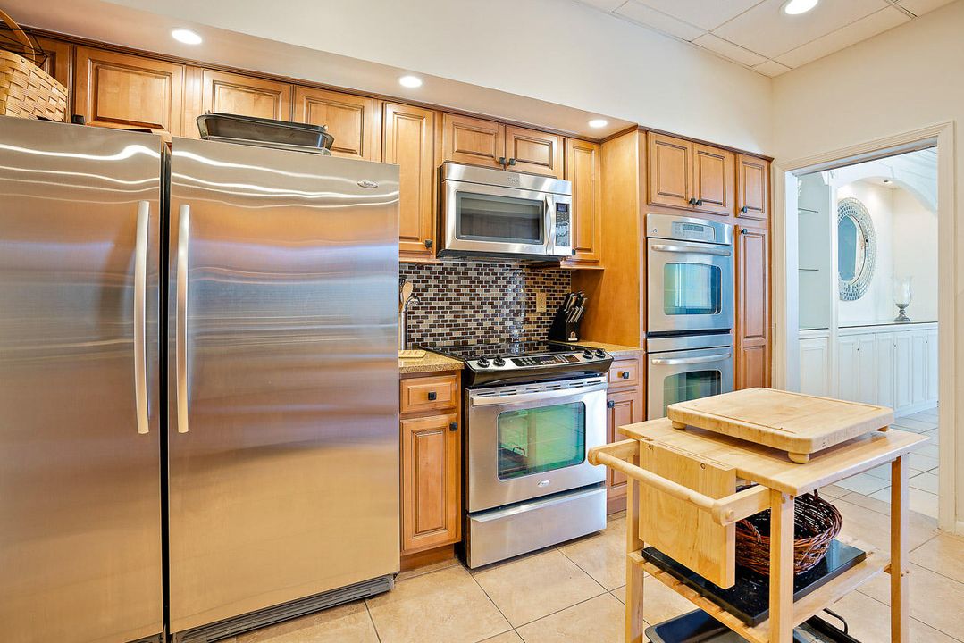 合同活跃: $5,000 (2 贝兹, 2 浴室, 1586 平方英尺)