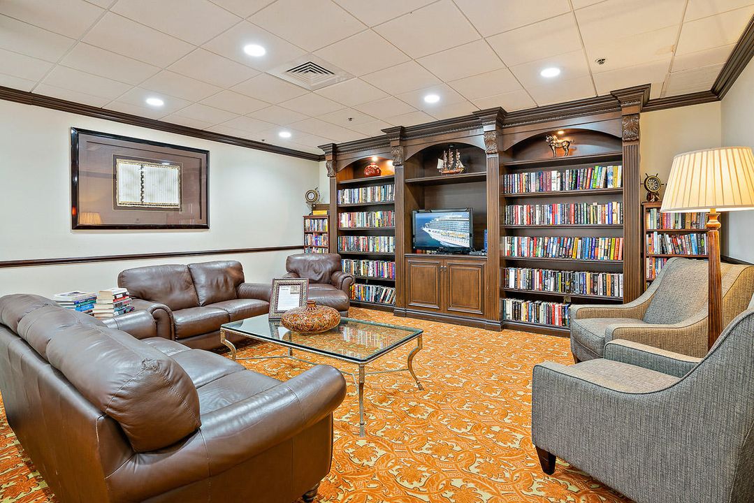 合同活跃: $5,000 (2 贝兹, 2 浴室, 1586 平方英尺)