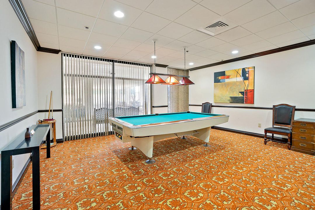 合同活跃: $5,000 (2 贝兹, 2 浴室, 1586 平方英尺)