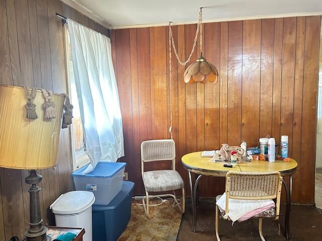 合同活跃: $185,000 (2 贝兹, 1 浴室, 954 平方英尺)