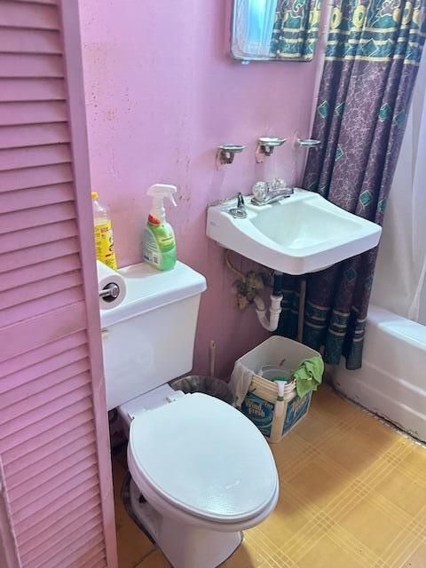 合同活跃: $185,000 (2 贝兹, 1 浴室, 954 平方英尺)