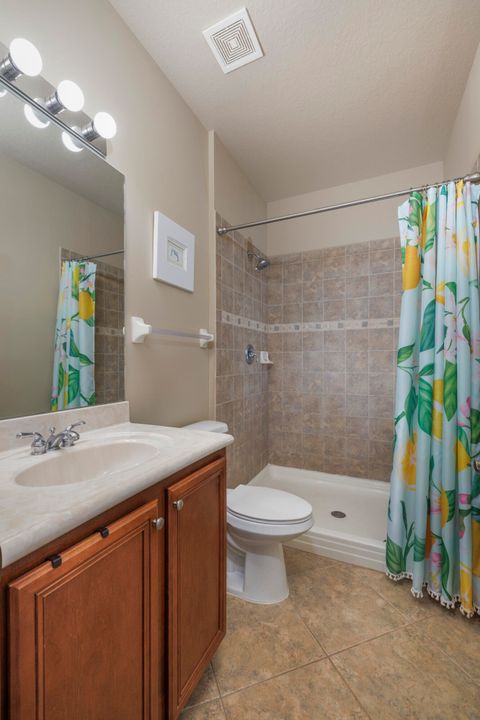 Под контрактом: $269,900 (2 спален, 2 ванн, 1005 Квадратных фут)