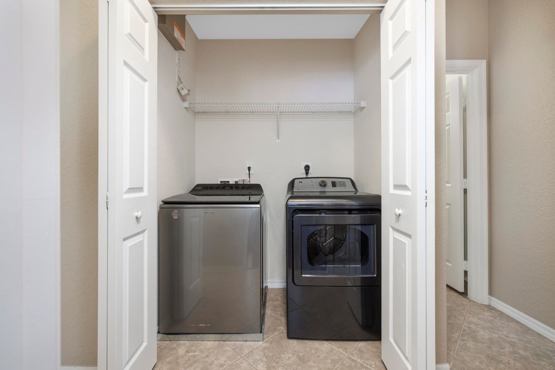 Под контрактом: $269,900 (2 спален, 2 ванн, 1005 Квадратных фут)