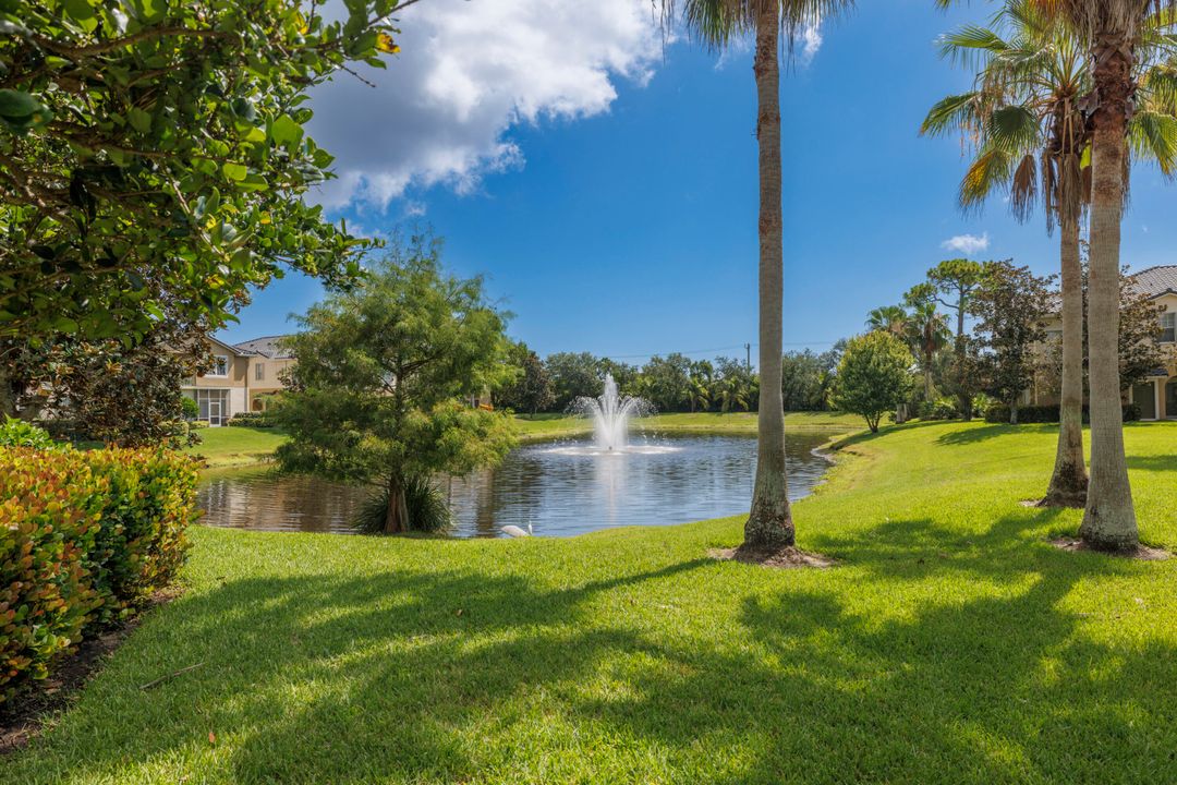 Под контрактом: $269,900 (2 спален, 2 ванн, 1005 Квадратных фут)