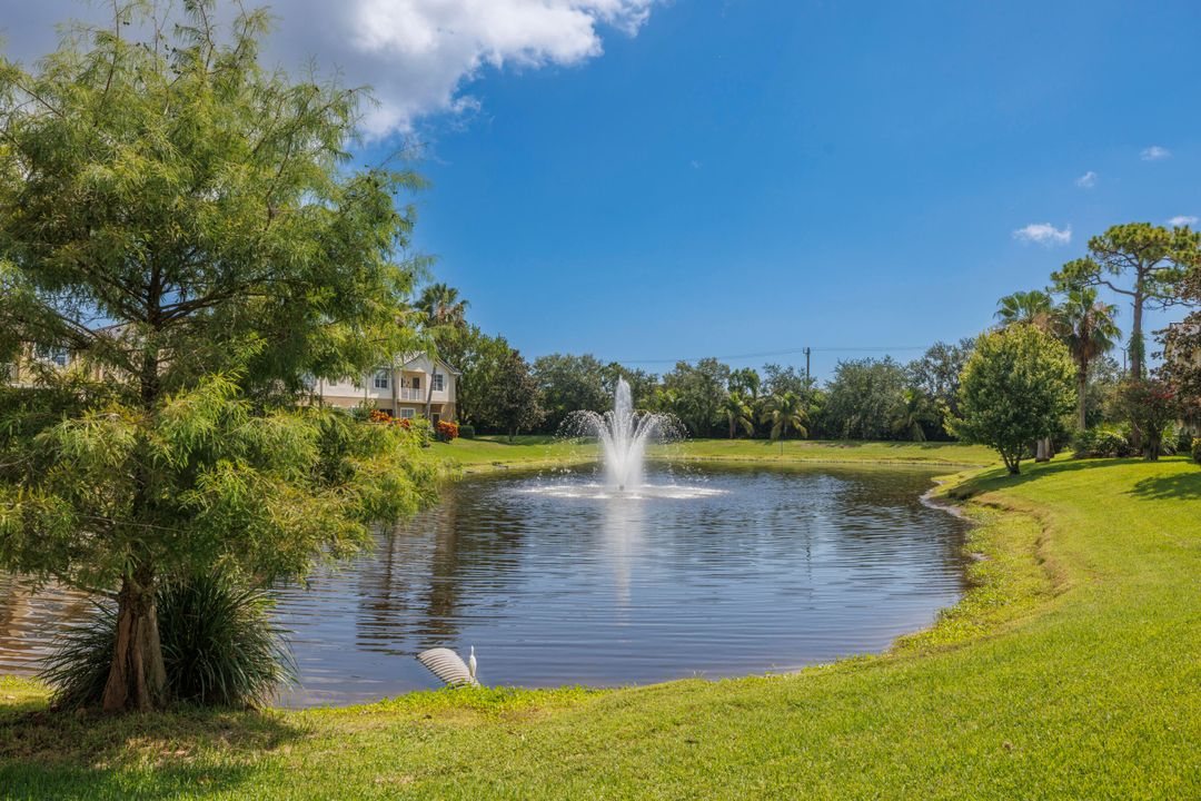 Под контрактом: $269,900 (2 спален, 2 ванн, 1005 Квадратных фут)