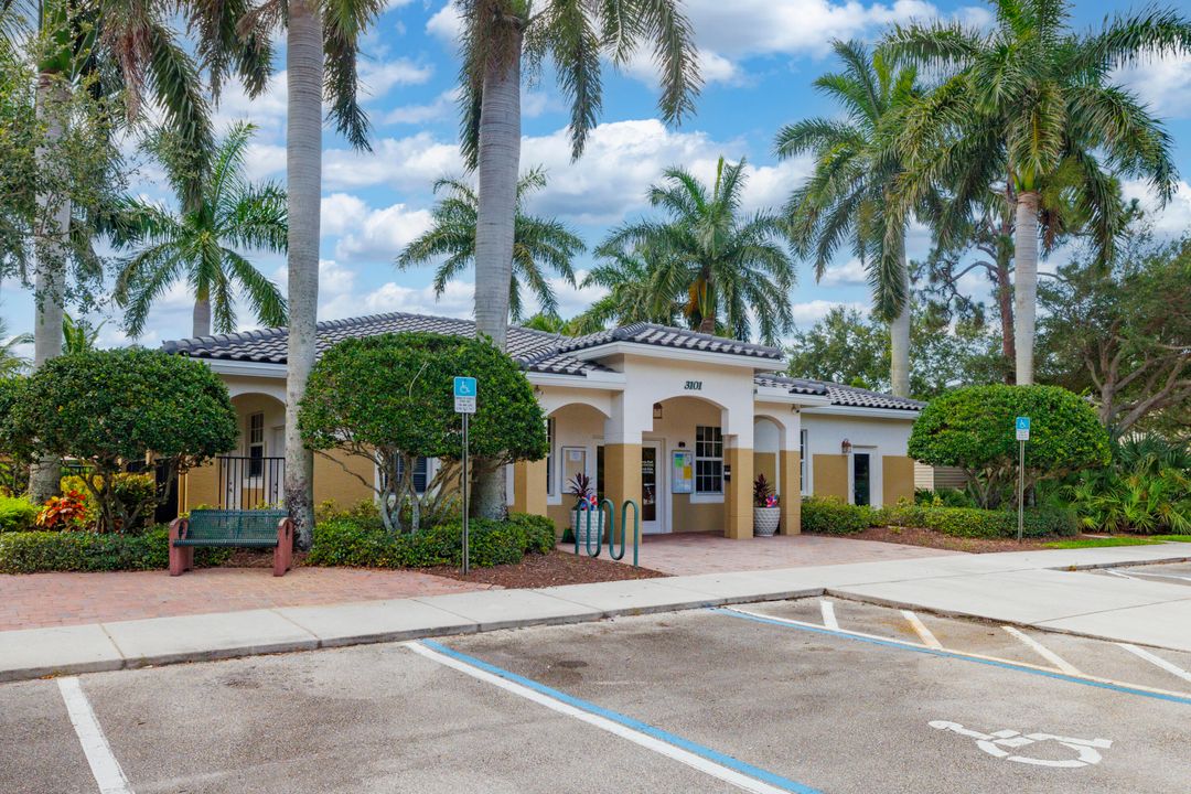 Под контрактом: $269,900 (2 спален, 2 ванн, 1005 Квадратных фут)