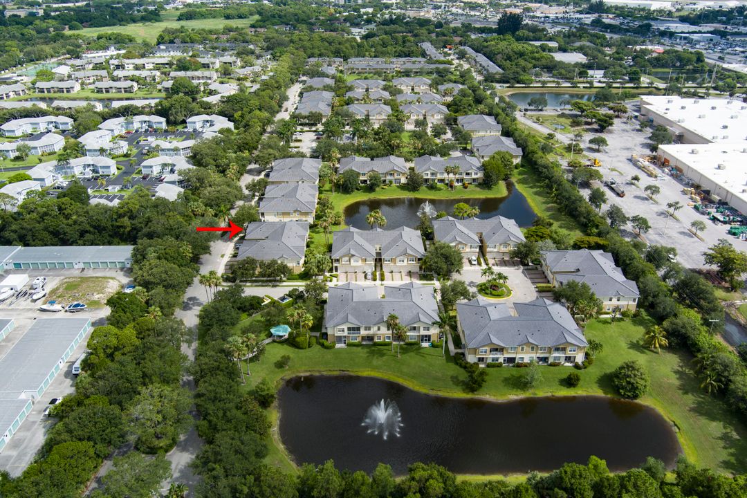 Под контрактом: $269,900 (2 спален, 2 ванн, 1005 Квадратных фут)