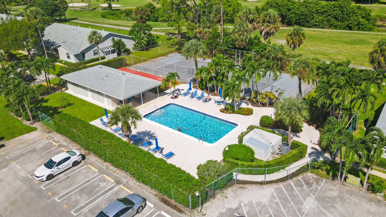 Под контрактом: $275,000 (2 спален, 2 ванн, 1020 Квадратных фут)