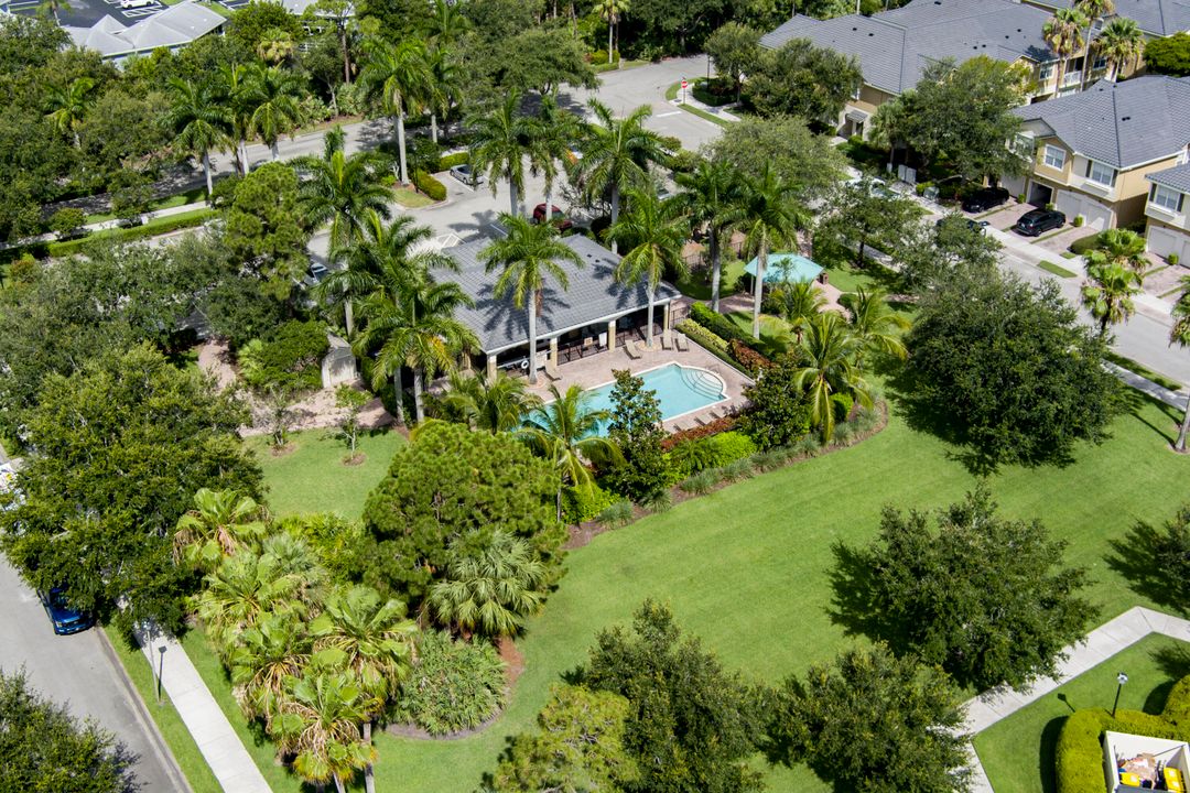 Под контрактом: $269,900 (2 спален, 2 ванн, 1005 Квадратных фут)