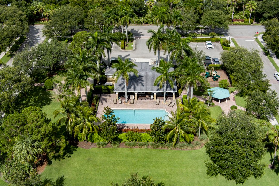 Под контрактом: $269,900 (2 спален, 2 ванн, 1005 Квадратных фут)