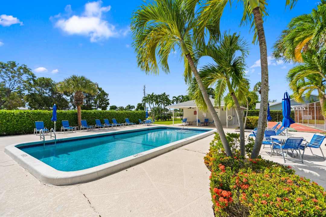 Под контрактом: $275,000 (2 спален, 2 ванн, 1020 Квадратных фут)