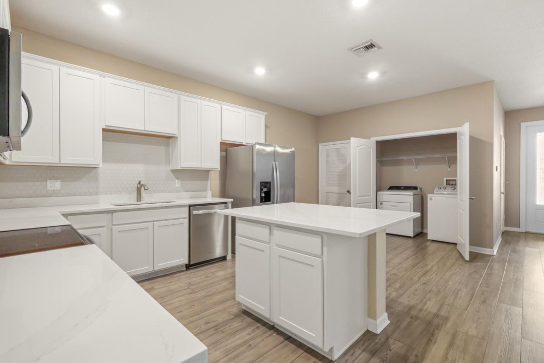 For Rent: $2,000 (2 beds, 2 baths, 1245 Square Feet)