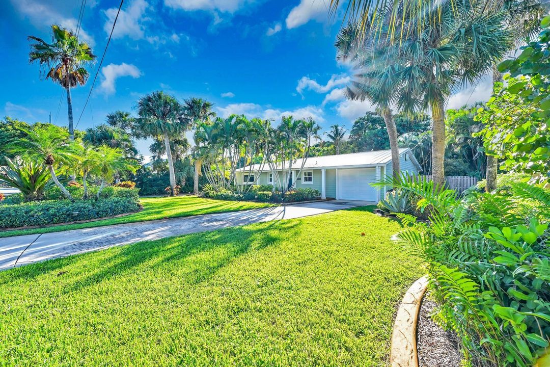 For Sale: $649,900 (2 beds, 2 baths, 1200 Square Feet)