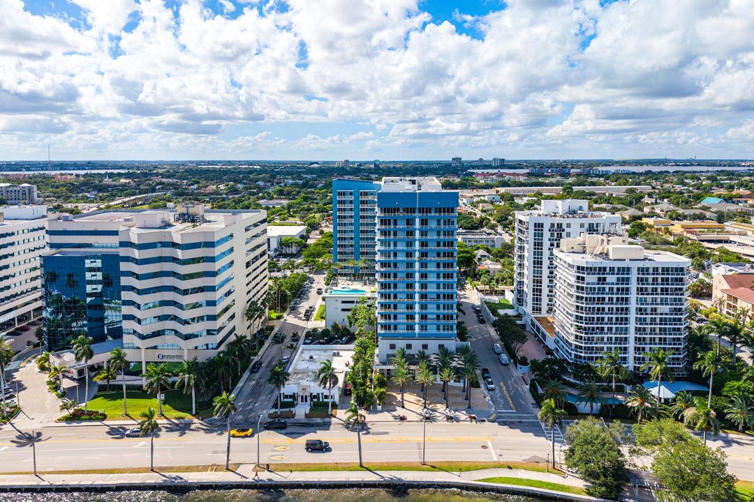 Active With Contract: $395,000 (1 beds, 1 baths, 933 Square Feet)