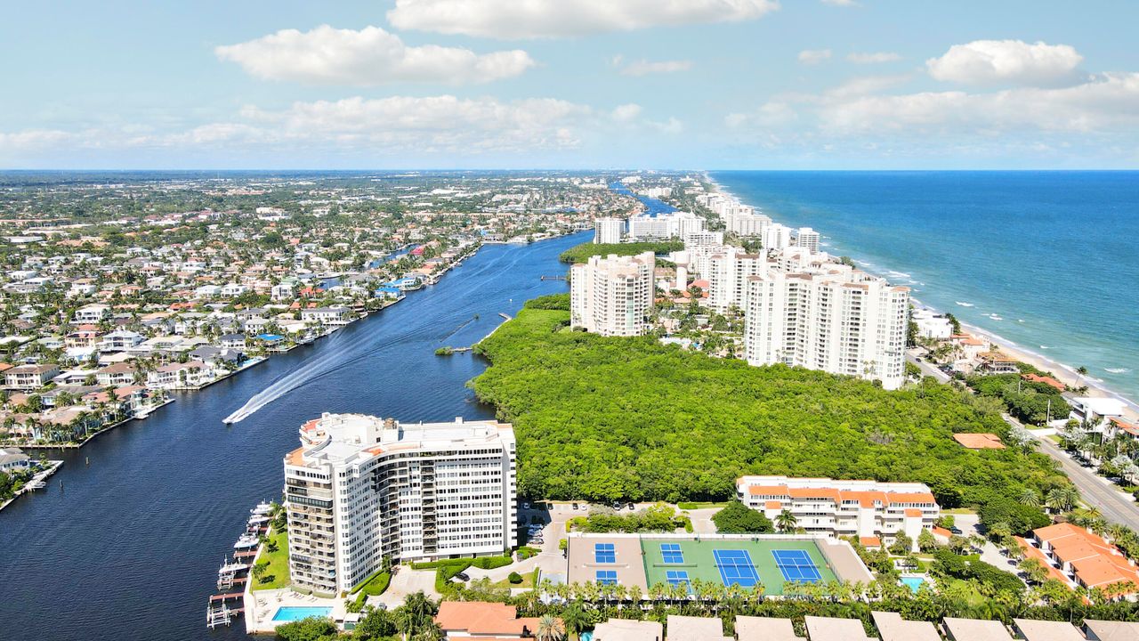 For Sale: $550,000 (1 beds, 1 baths, 987 Square Feet)