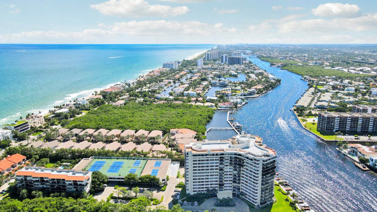 For Sale: $550,000 (1 beds, 1 baths, 987 Square Feet)