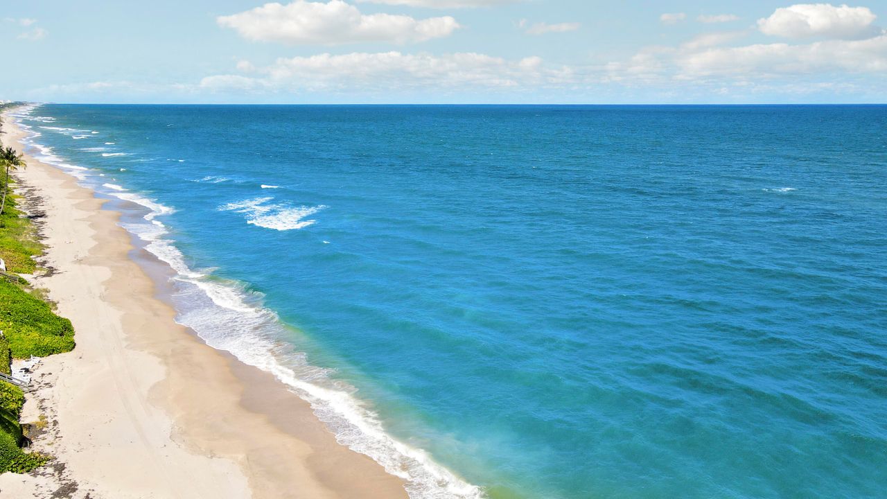 For Sale: $550,000 (1 beds, 1 baths, 987 Square Feet)