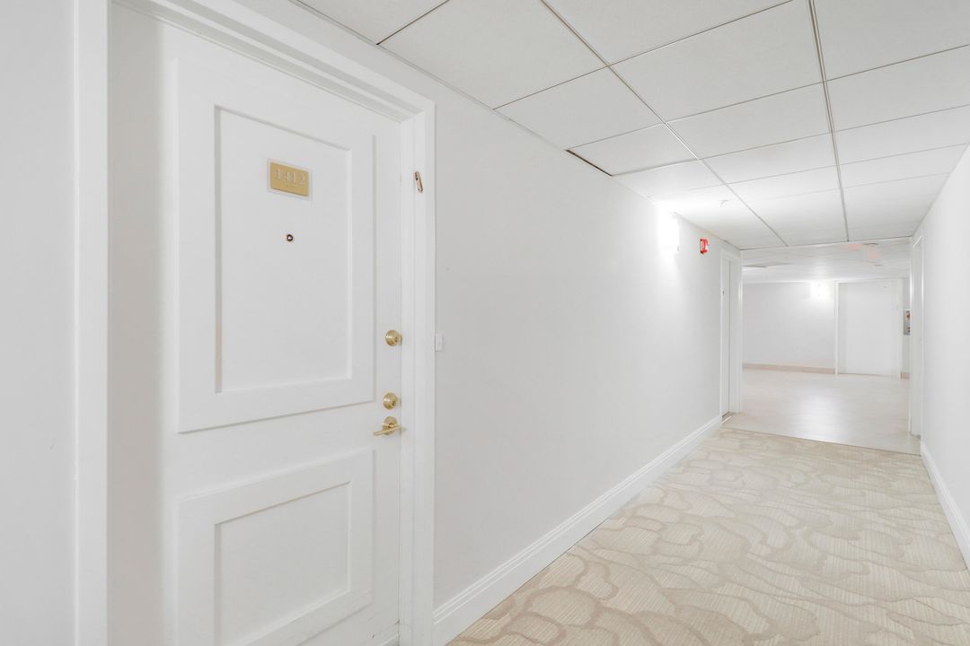 For Sale: $550,000 (1 beds, 1 baths, 987 Square Feet)