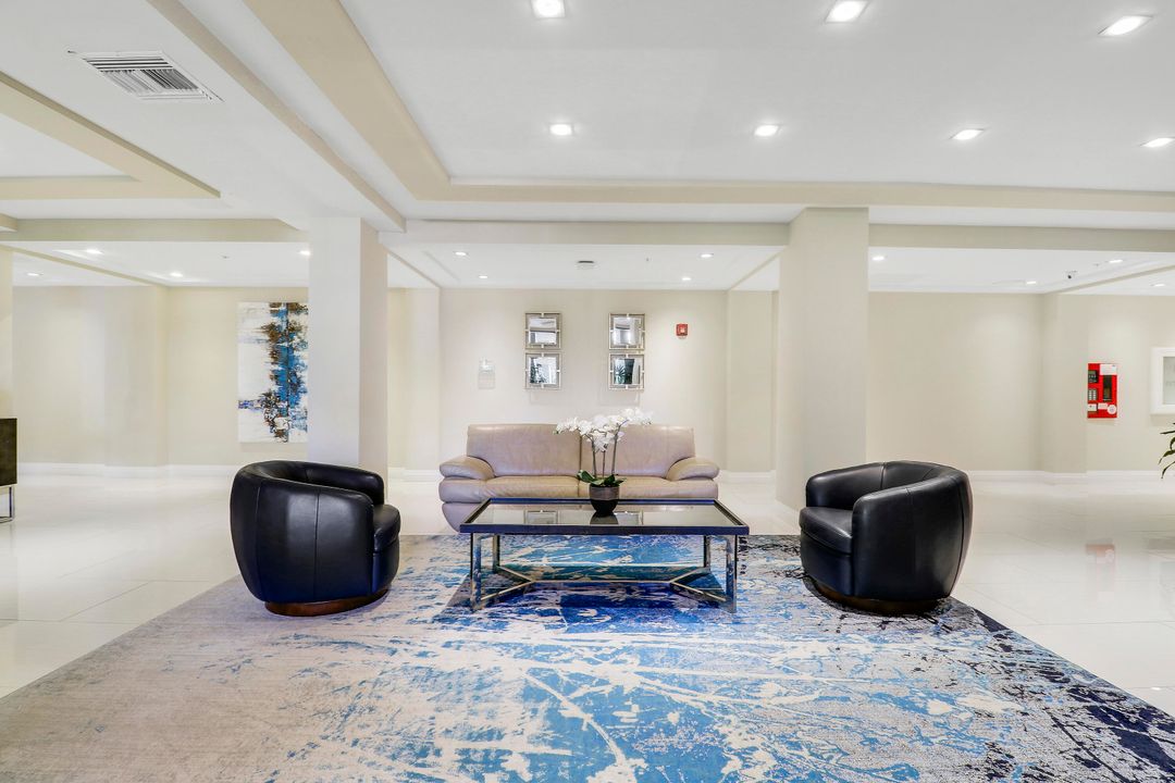 For Sale: $550,000 (1 beds, 1 baths, 987 Square Feet)