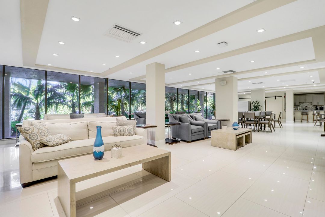 For Sale: $550,000 (1 beds, 1 baths, 987 Square Feet)